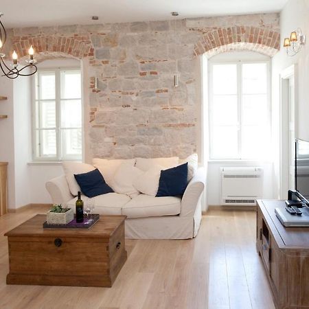 Stylish Theatre Apartments Split Exterior foto